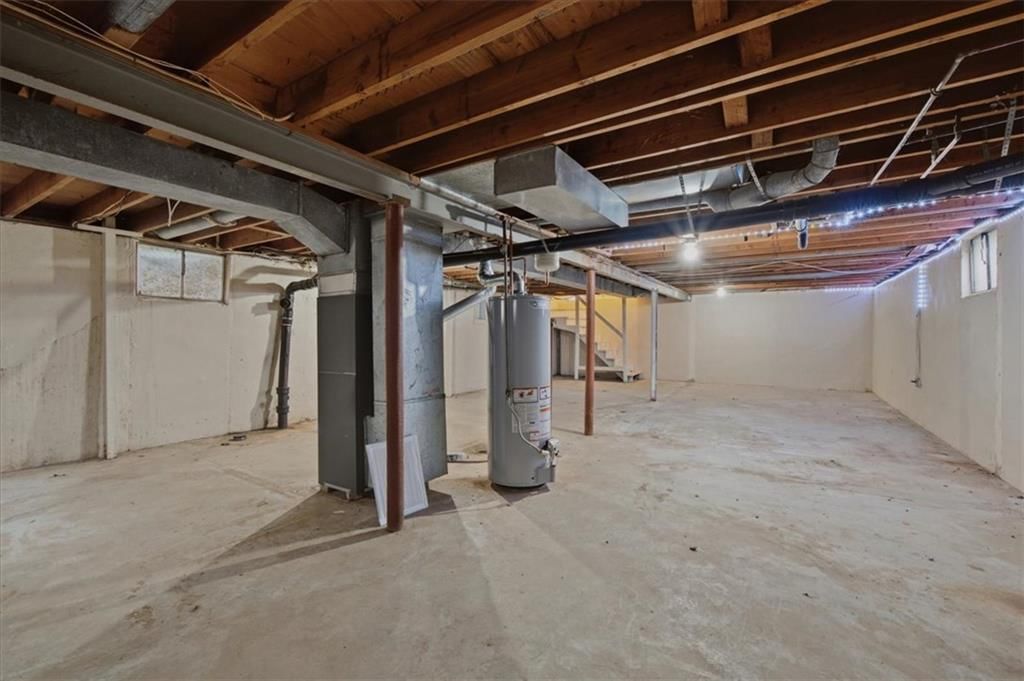 Photo 19 of 22 - 10002 Belmont Avenue, Kansas City, MO 64134
