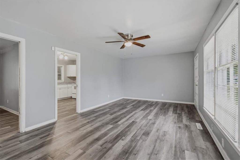 Photo 5 of 22 - 10002 Belmont Avenue, Kansas City, MO 64134