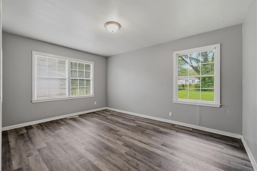 Photo 10 of 22 - 10002 Belmont Avenue, Kansas City, MO 64134