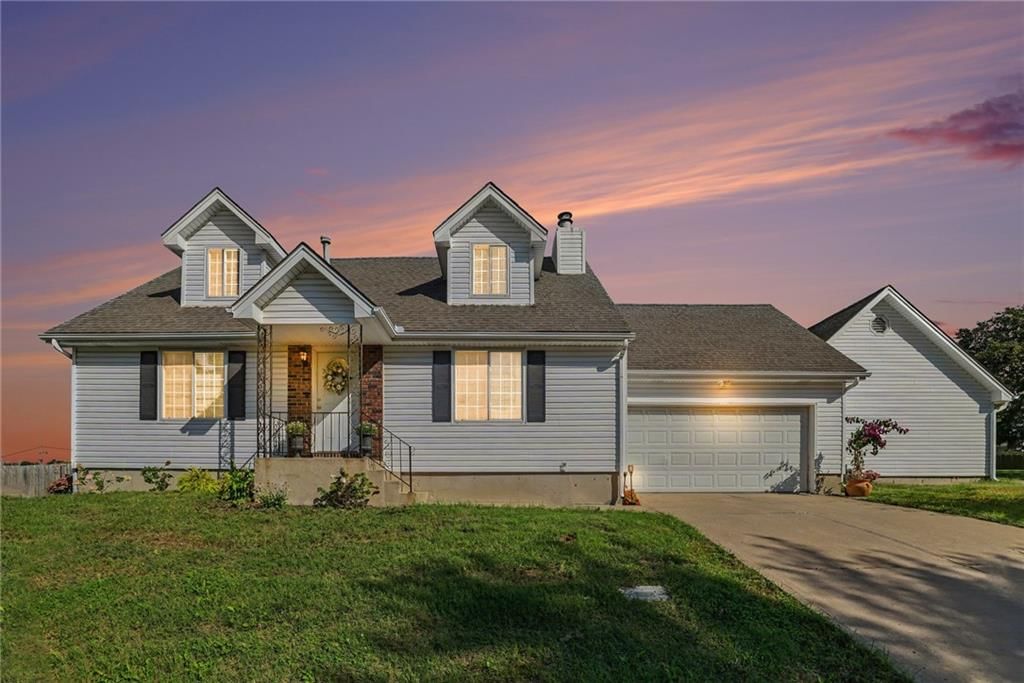 501 NW Hunter Drive, Blue Springs, MO: listing photo 2