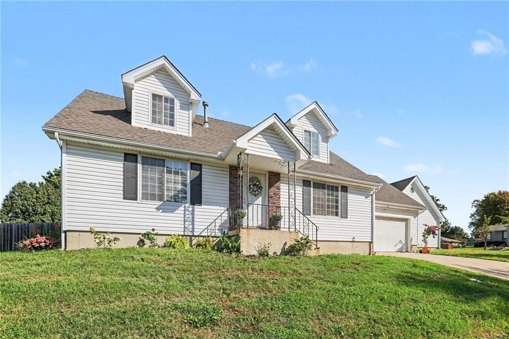 501 NW Hunter Drive, Blue Springs, MO: listing photo 3