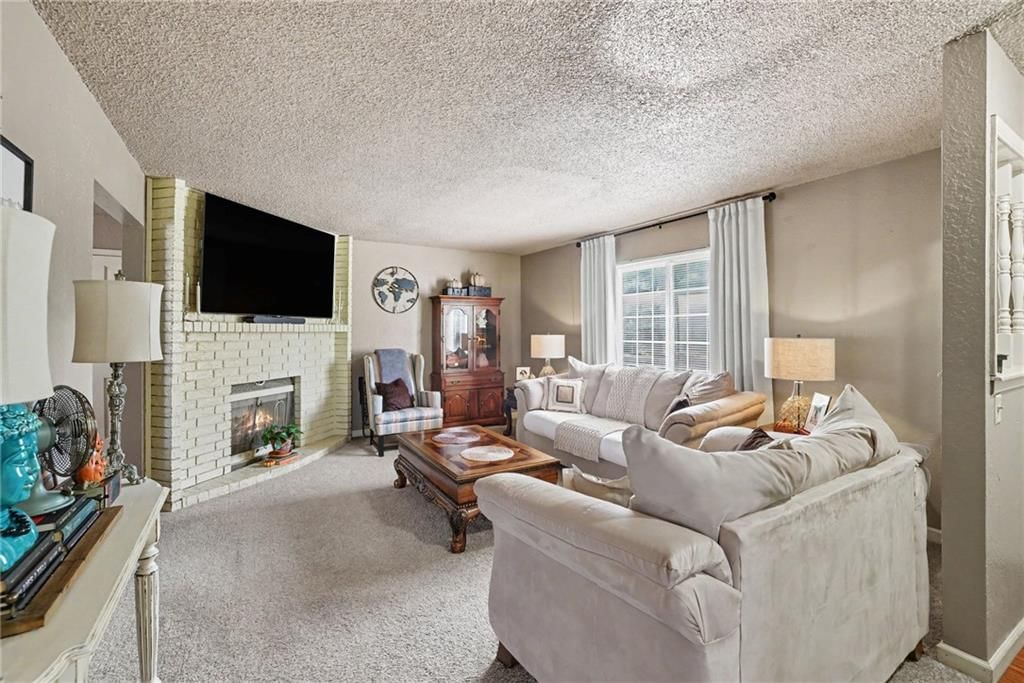 501 NW Hunter Drive, Blue Springs, MO