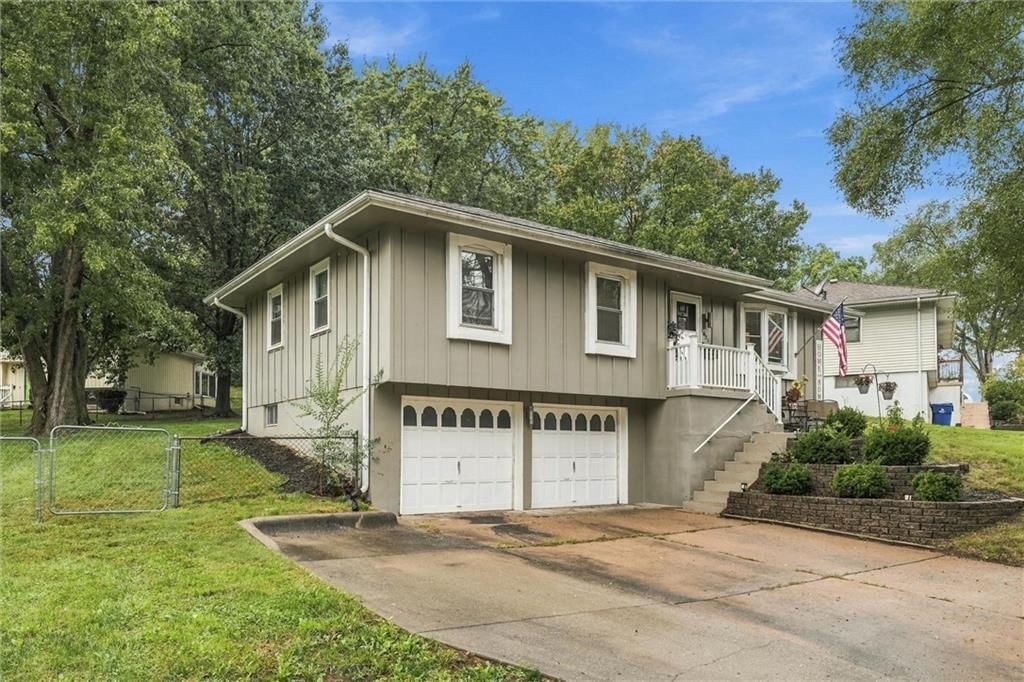 16317 E 34th Street S, Independence, MO: listing photo 2