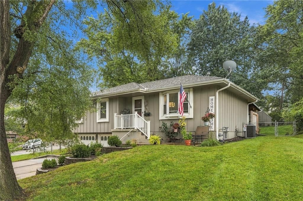 16317 E 34th Street S, Independence, MO: listing photo 3