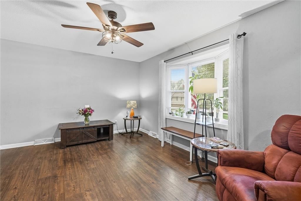 Photo 5 of 28 - 16317 E 34th Street S, Independence, MO 64055
