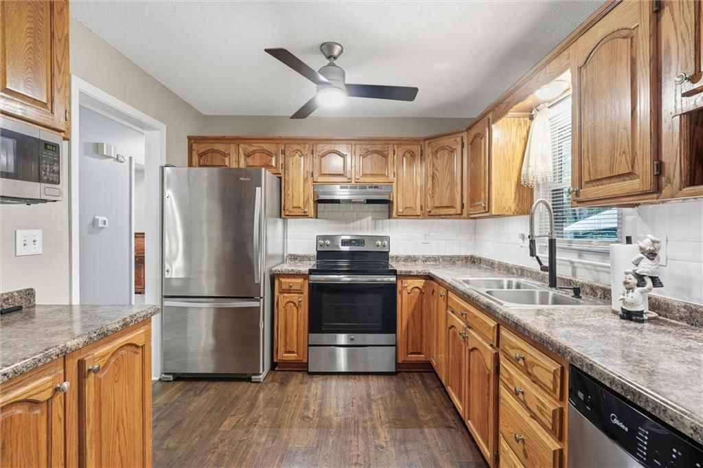 Photo 9 of 28 - 16317 E 34th Street S, Independence, MO 64055