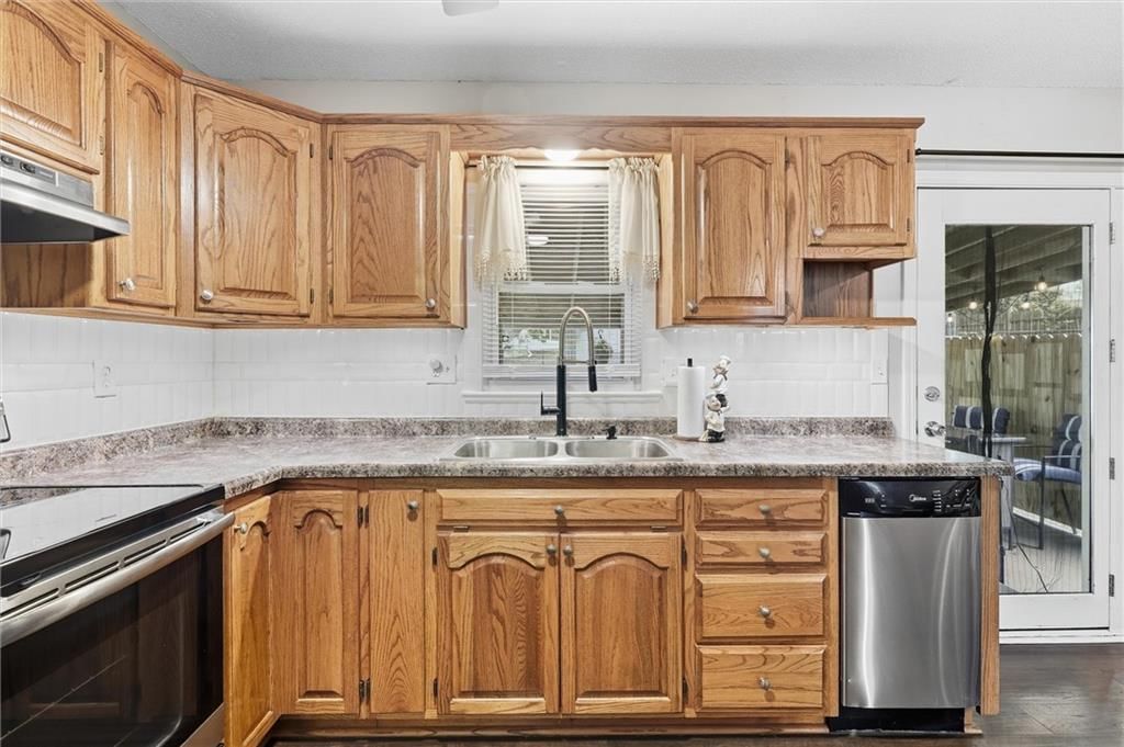 Photo 10 of 28 - 16317 E 34th Street S, Independence, MO 64055