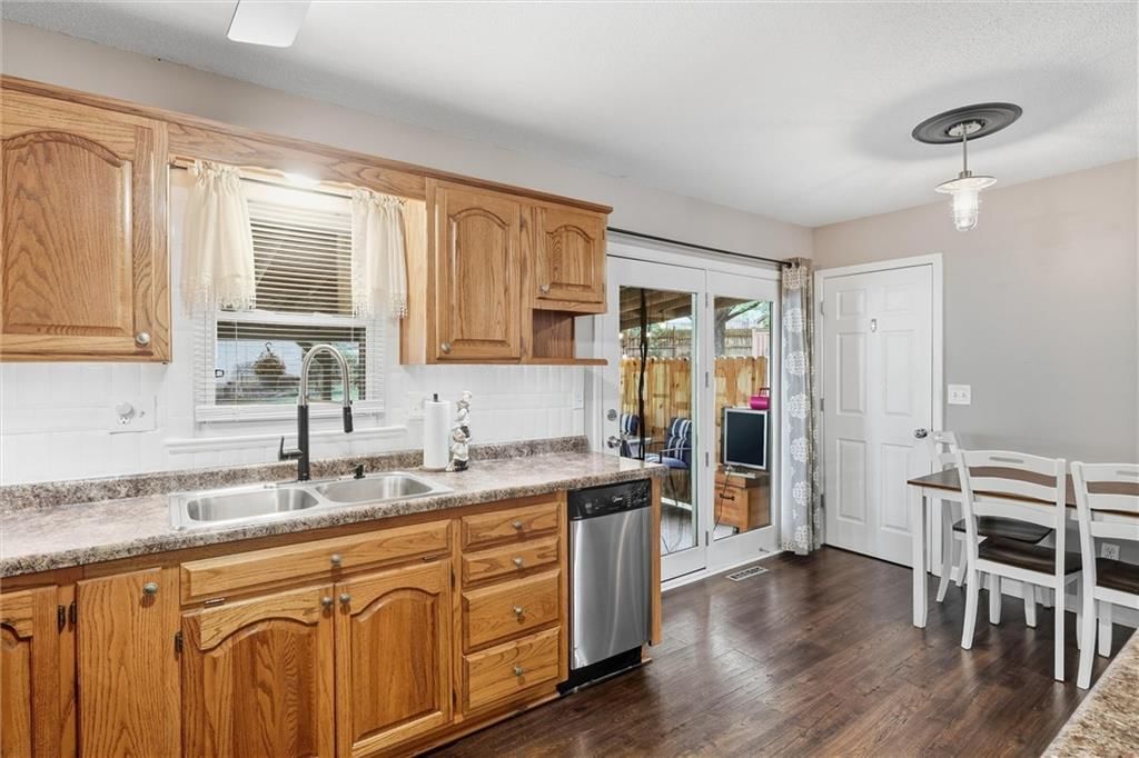 Breakfast nook at 16317 E 34th Street S, Independence, MO 64055