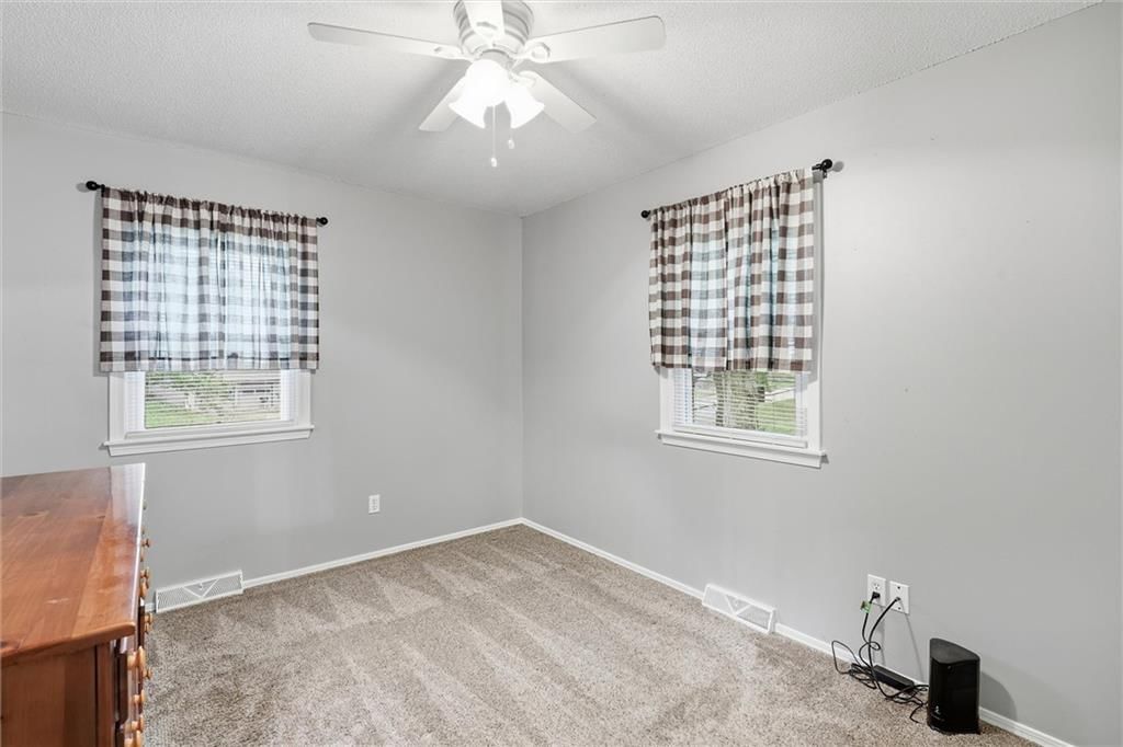 Carpet at 16317 E 34th Street S, Independence, MO 64055