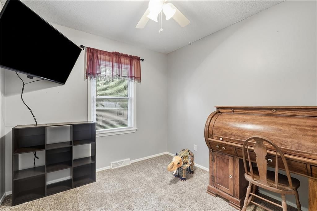 Photo 17 of 28 - 16317 E 34th Street S, Independence, MO 64055