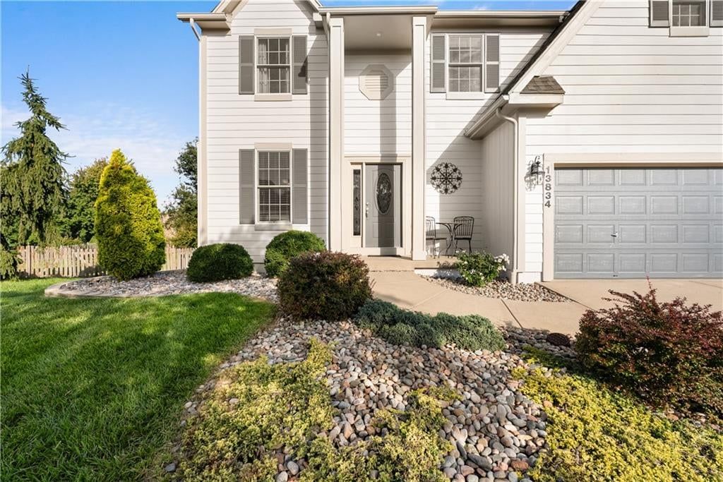 13834 W 153rd Court, Olathe, KS: listing photo 3