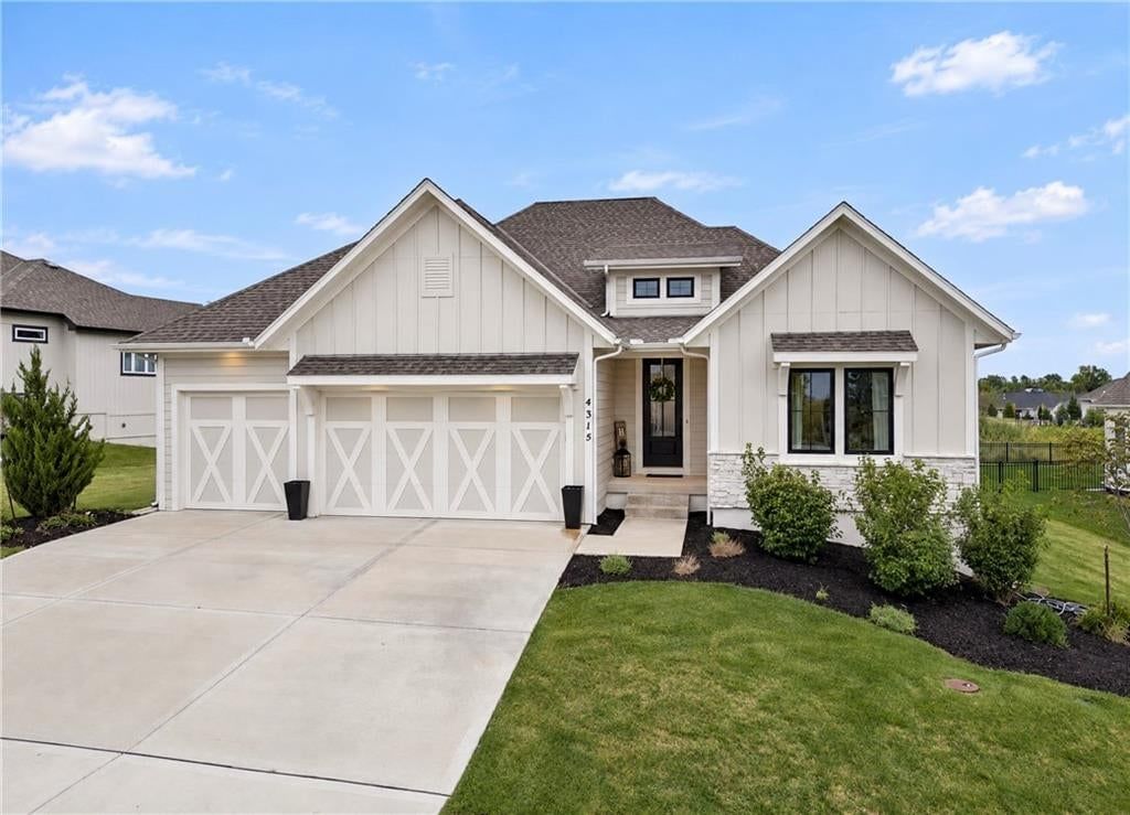 4315 Aspen Drive, Basehor, KS