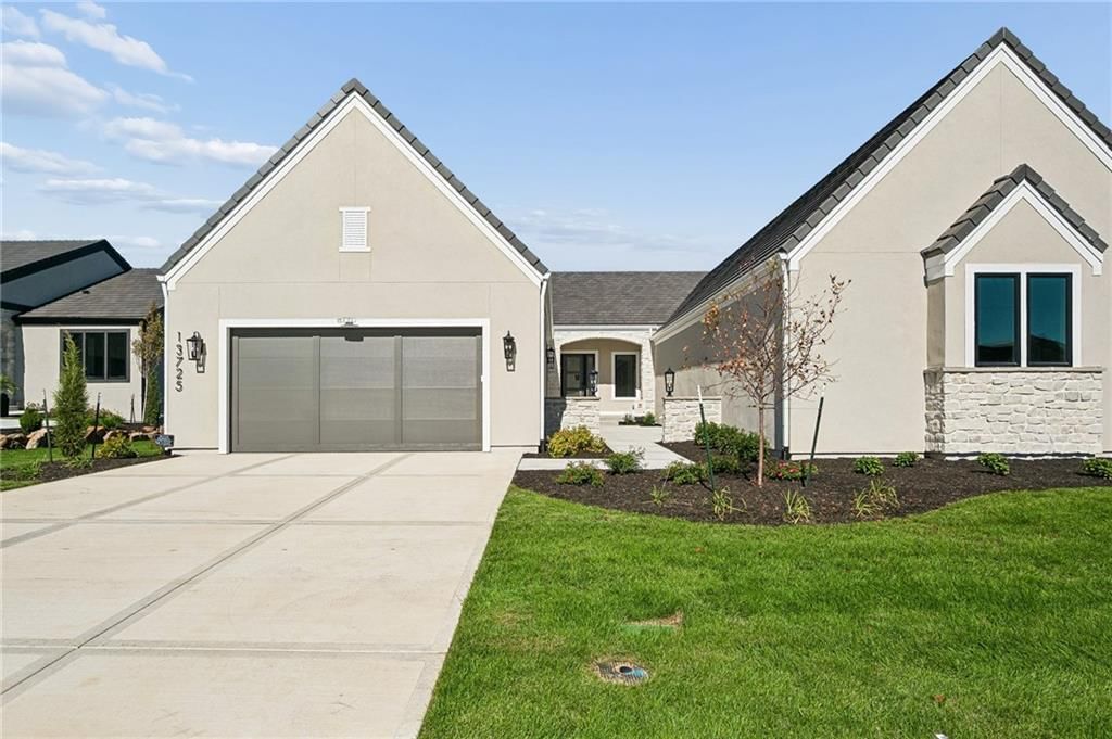 13725 Pembroke Lane, Leawood, KS