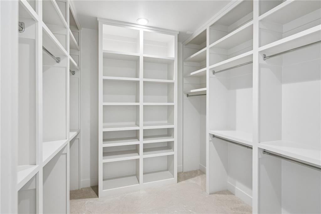 Photo 16 of 43 - 13725 Pembroke Lane, Leawood, KS 66224