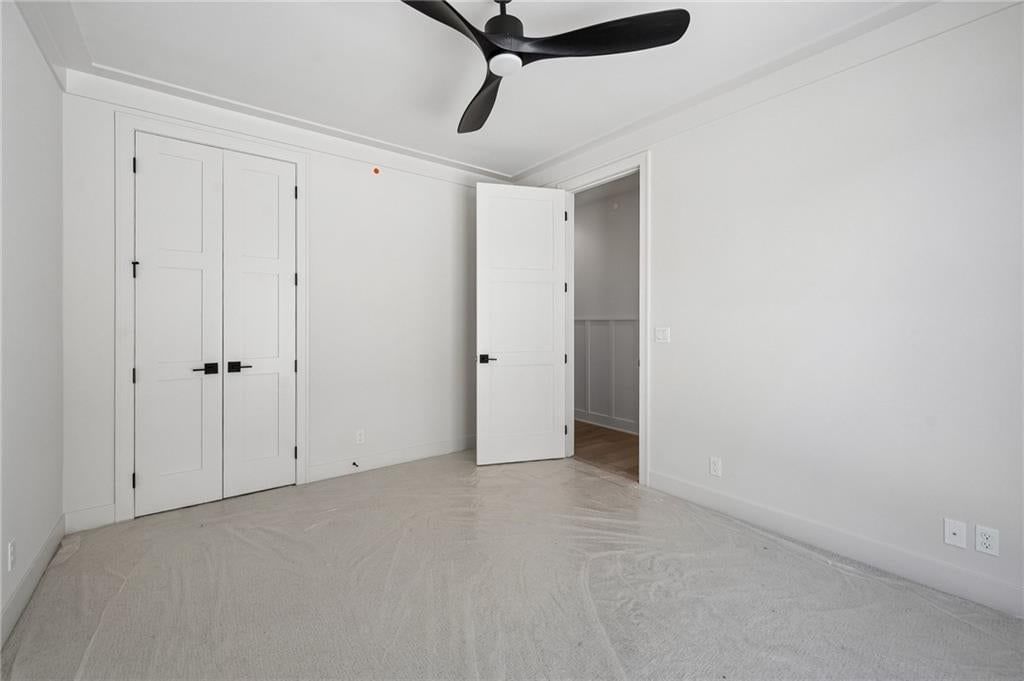 Photo 22 of 43 - 13725 Pembroke Lane, Leawood, KS 66224
