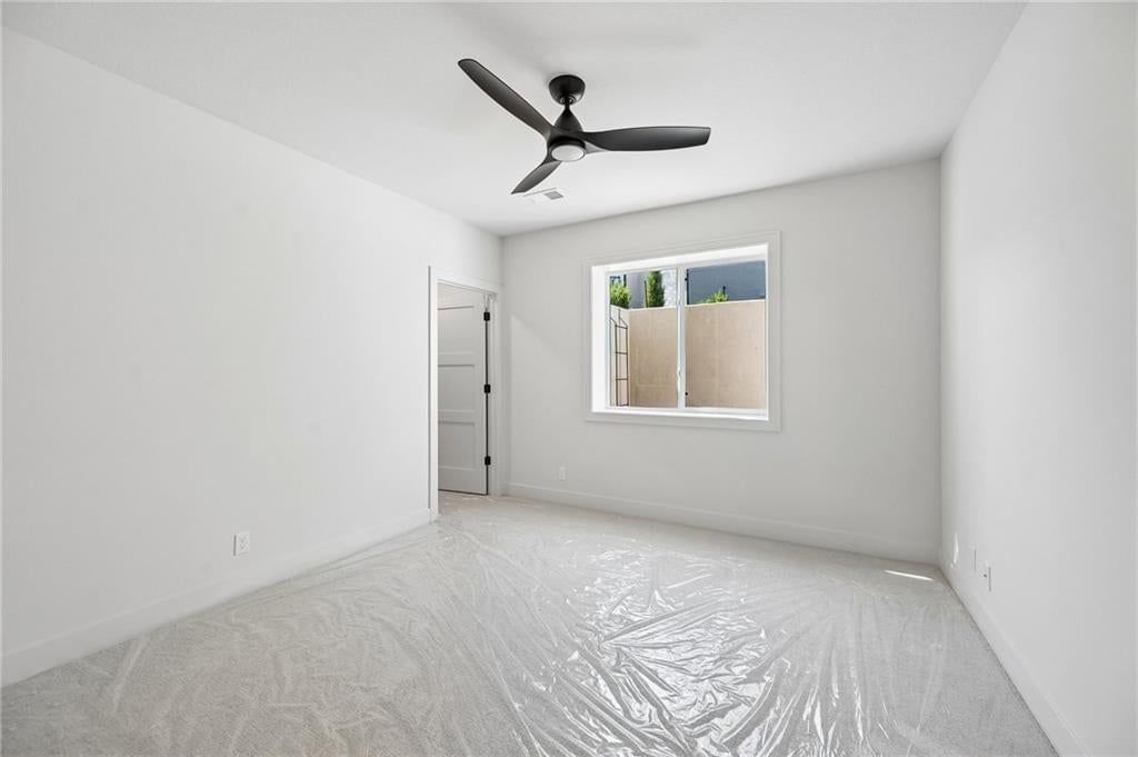 Photo 29 of 43 - 13725 Pembroke Lane, Leawood, KS 66224