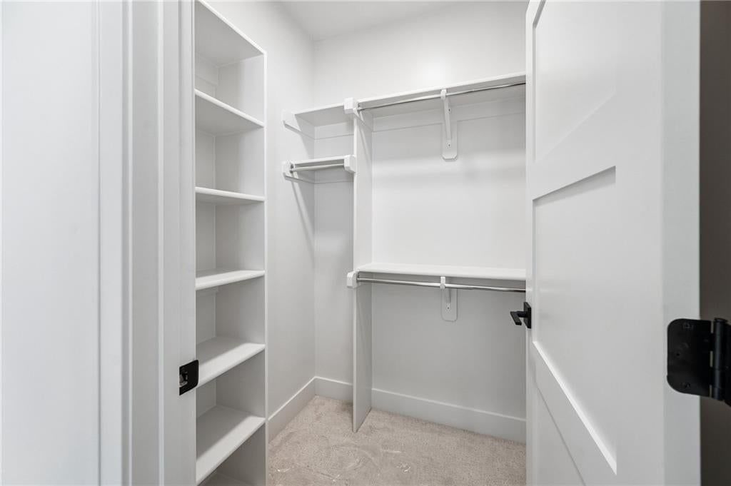Photo 31 of 43 - 13725 Pembroke Lane, Leawood, KS 66224
