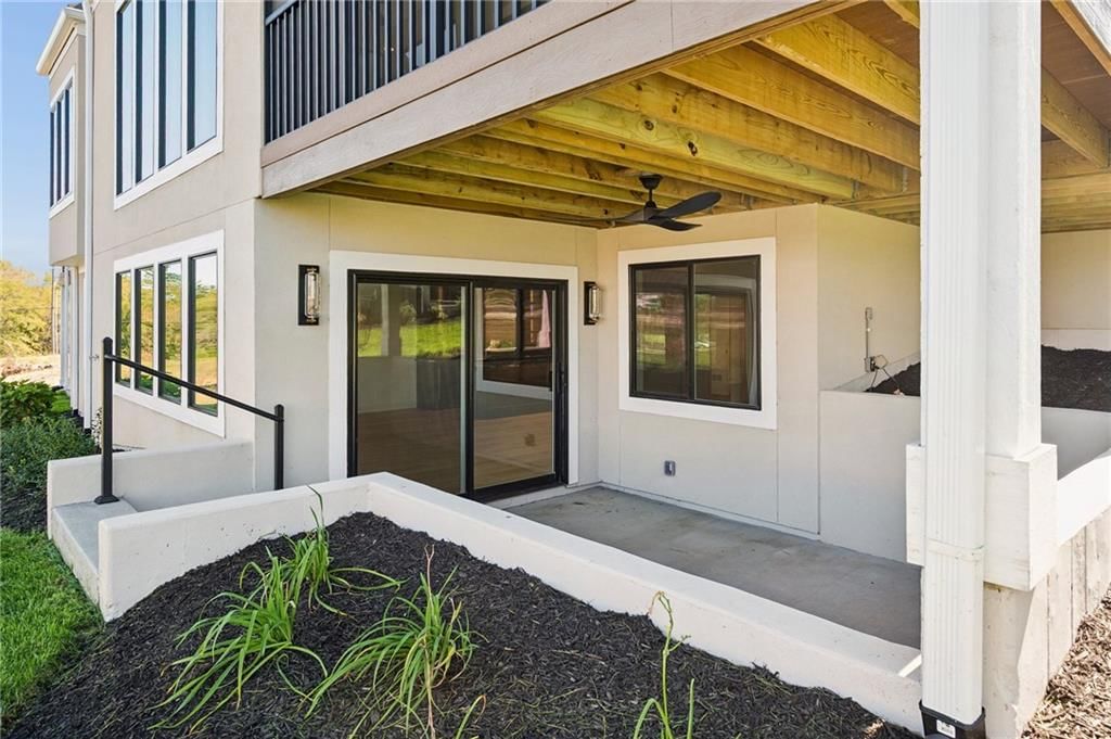 Photo 38 of 43 - 13725 Pembroke Lane, Leawood, KS 66224