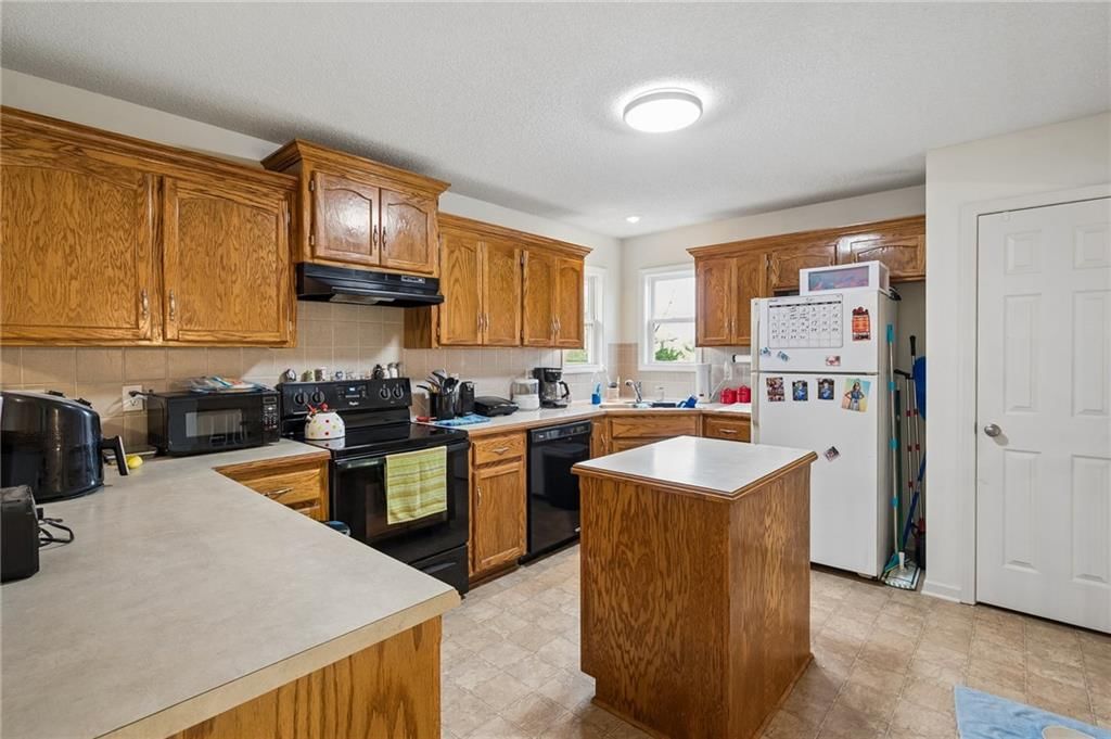 8416 N Winfield Avenue — photo 9