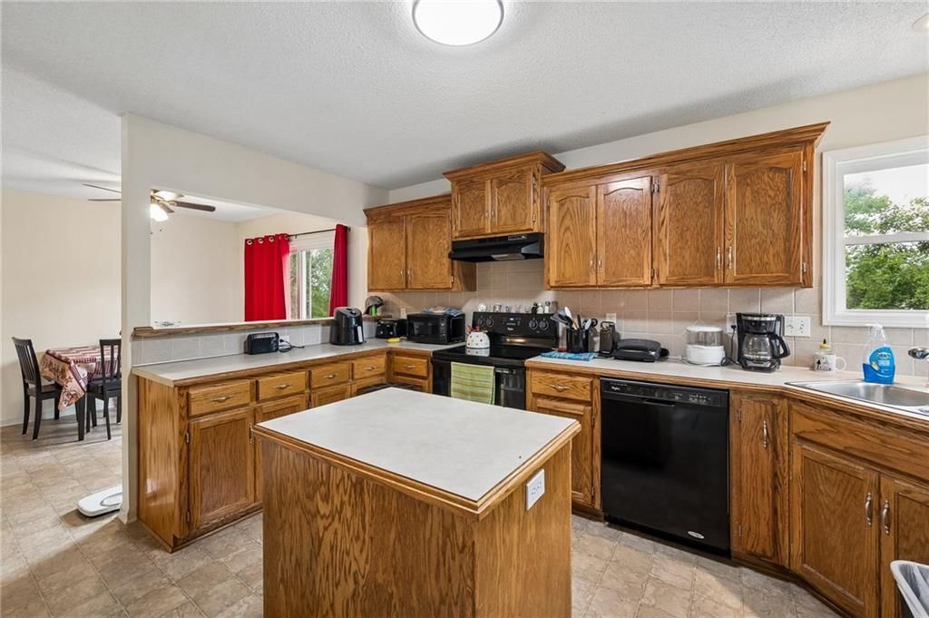 8416 N Winfield Avenue — photo 10