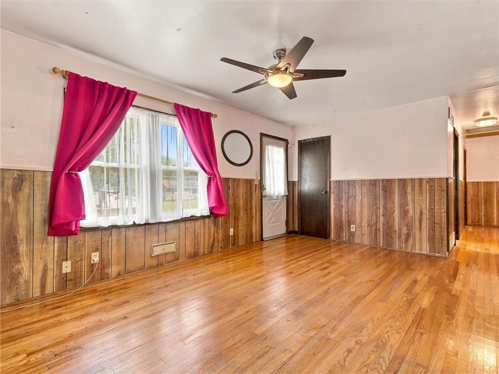 Photo 7 of 40 - 500 S Hunter Street, Independence, MO 64050