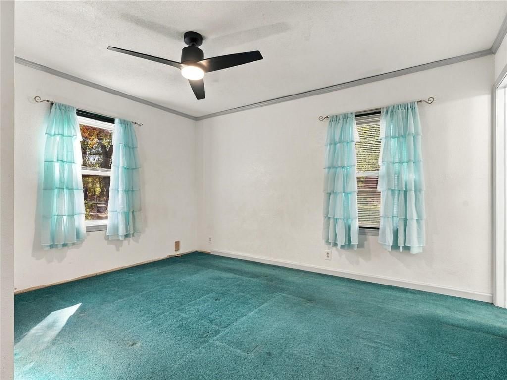Photo 25 of 40 - 500 S Hunter Street, Independence, MO 64050