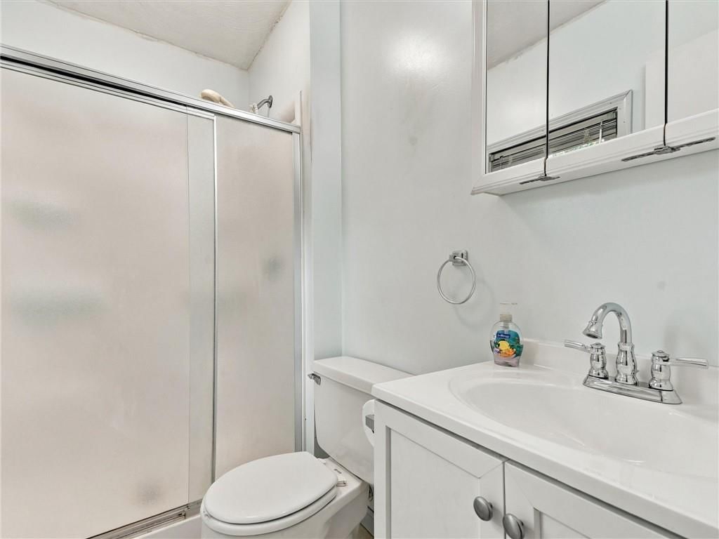 Photo 28 of 40 - 500 S Hunter Street, Independence, MO 64050
