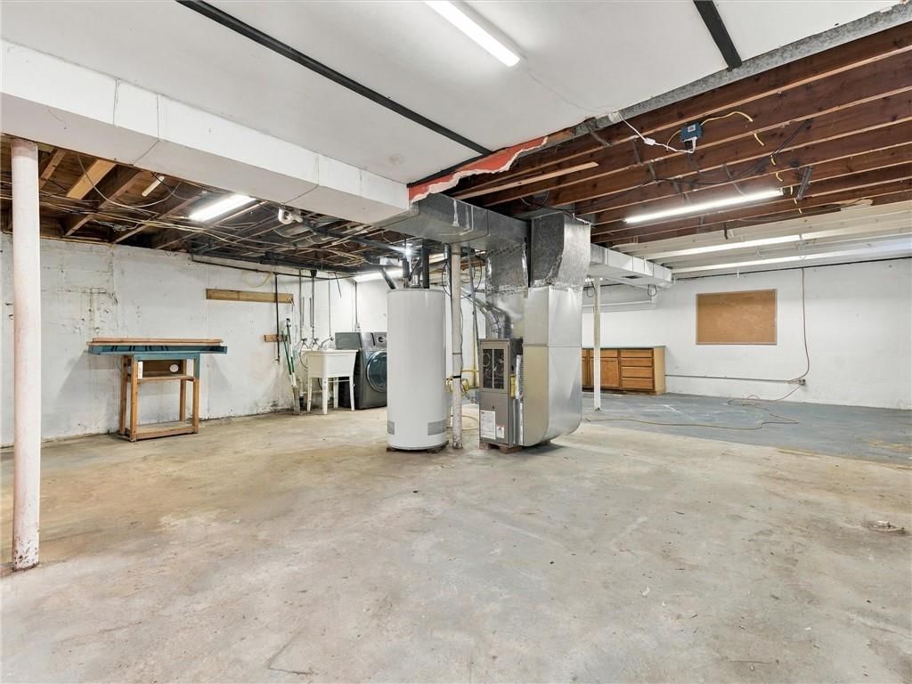 Photo 32 of 40 - 500 S Hunter Street, Independence, MO 64050