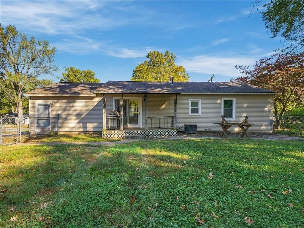 Photo 40 of 40 - 500 S Hunter Street, Independence, MO 64050