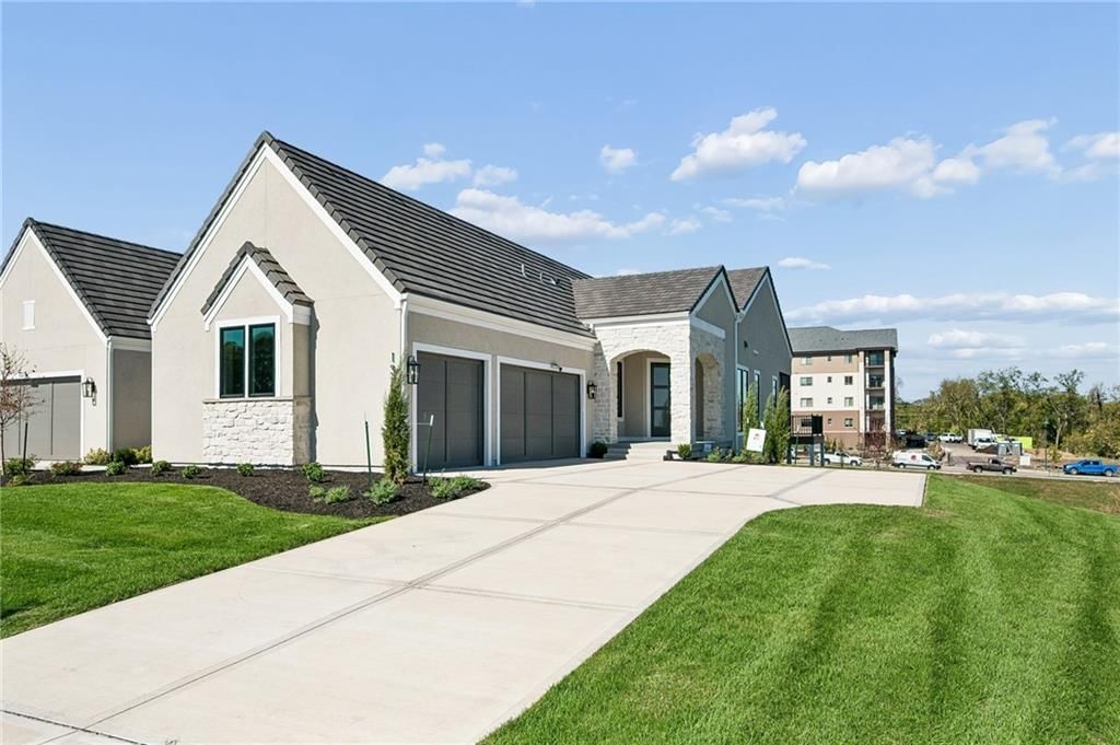 13727 Pembroke Lane, Leawood, KS