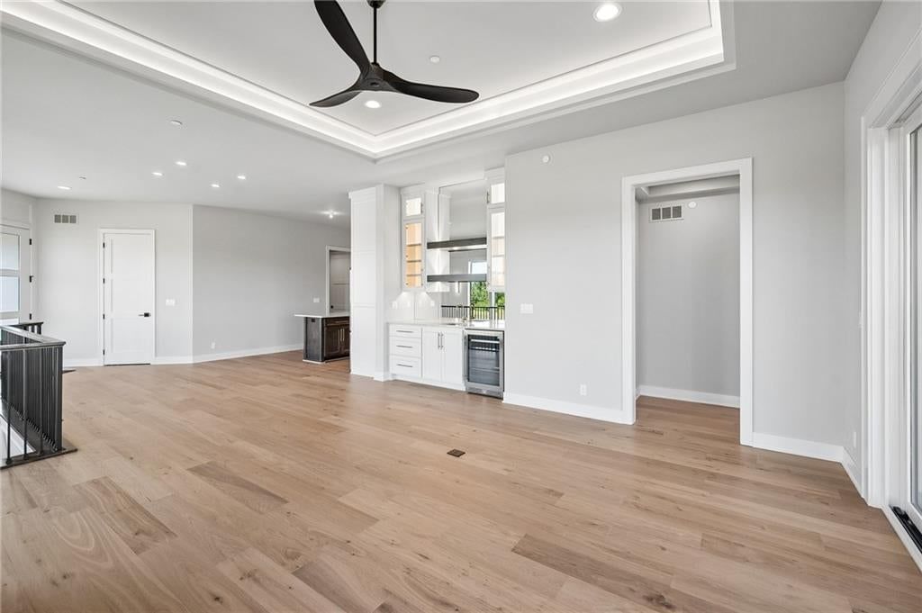 Photo 13 of 45 - 13727 Pembroke Lane, Leawood, KS 66224