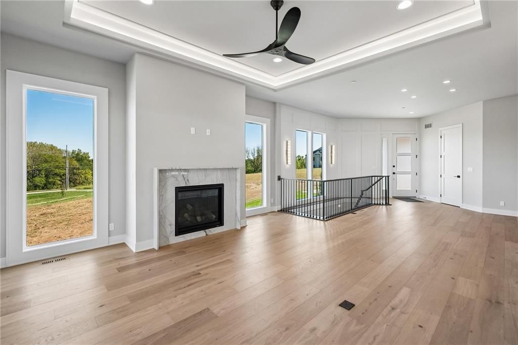 Photo 14 of 45 - 13727 Pembroke Lane, Leawood, KS 66224