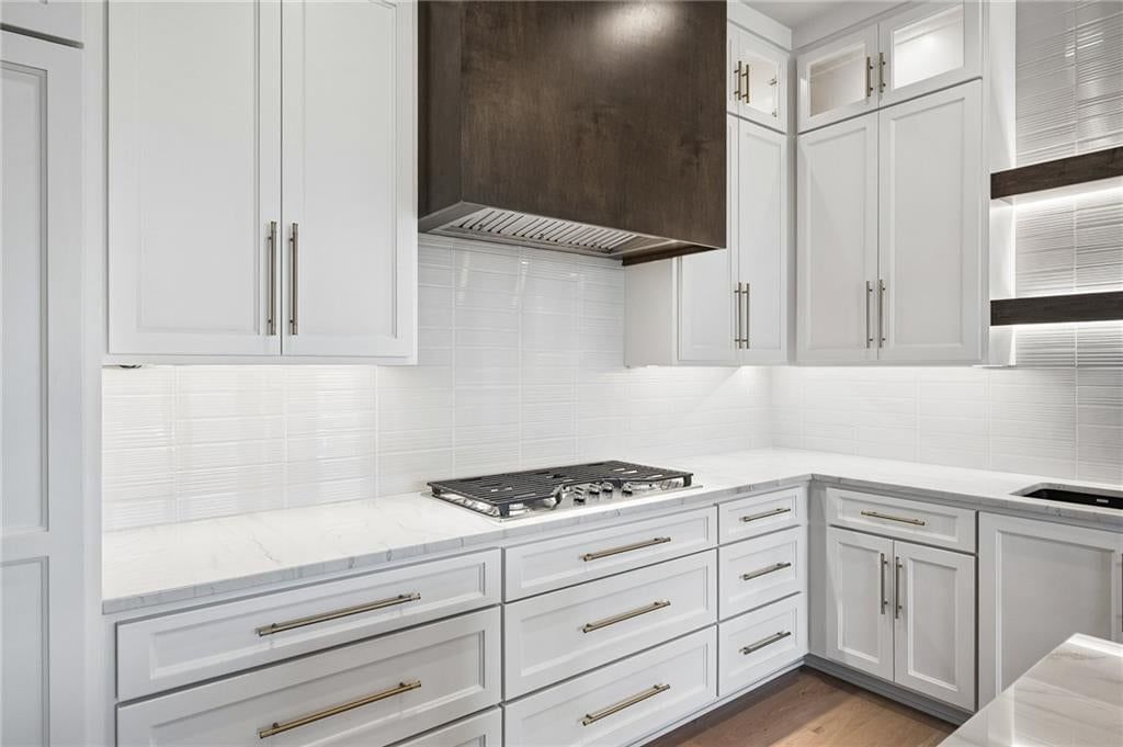 Photo 16 of 45 - 13727 Pembroke Lane, Leawood, KS 66224