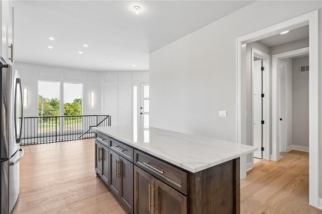 Photo 18 of 45 - 13727 Pembroke Lane, Leawood, KS 66224