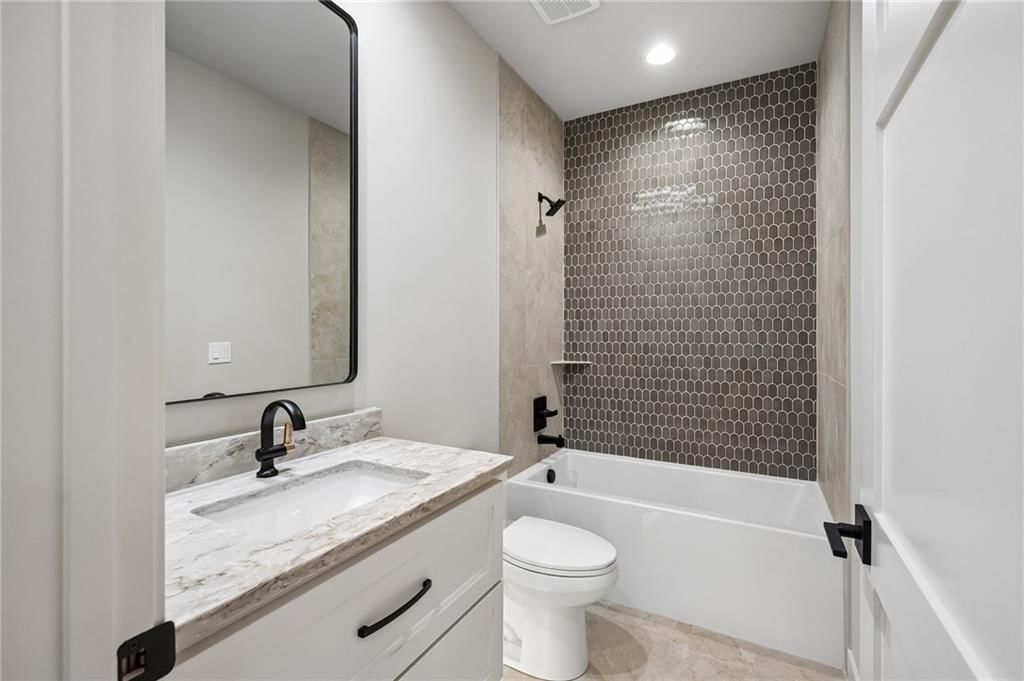 Photo 19 of 45 - 13727 Pembroke Lane, Leawood, KS 66224