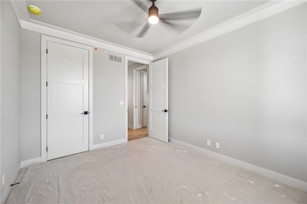 Photo 21 of 45 - 13727 Pembroke Lane, Leawood, KS 66224
