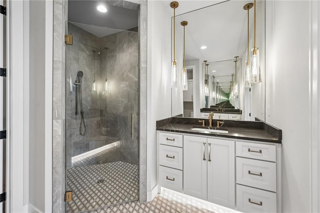 Photo 27 of 45 - 13727 Pembroke Lane, Leawood, KS 66224
