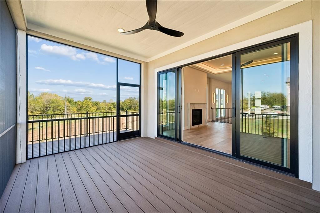 Photo 37 of 45 - 13727 Pembroke Lane, Leawood, KS 66224