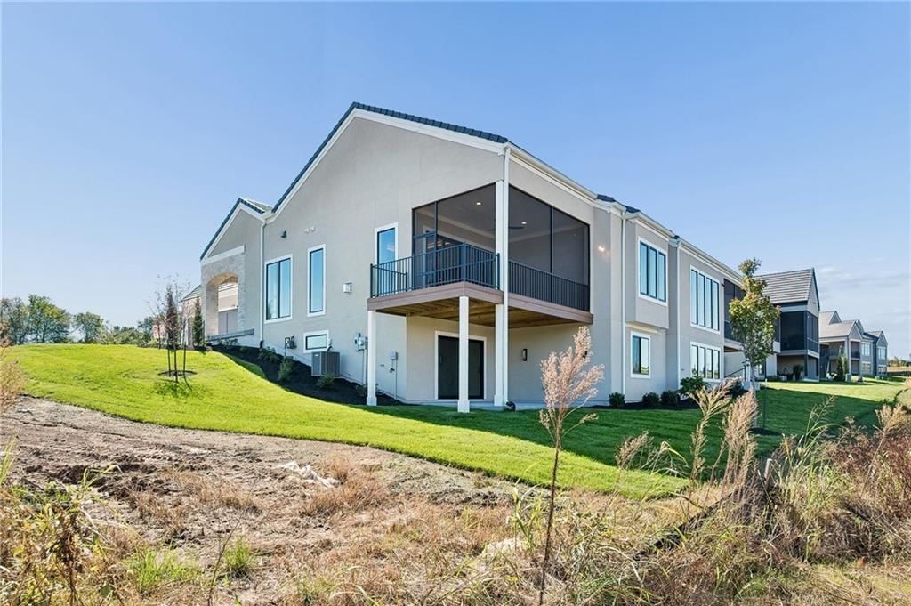 Photo 39 of 45 - 13727 Pembroke Lane, Leawood, KS 66224