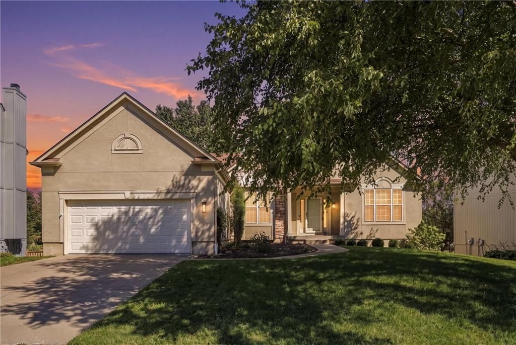 15593 S Blackfoot Street, Olathe, KS 66062