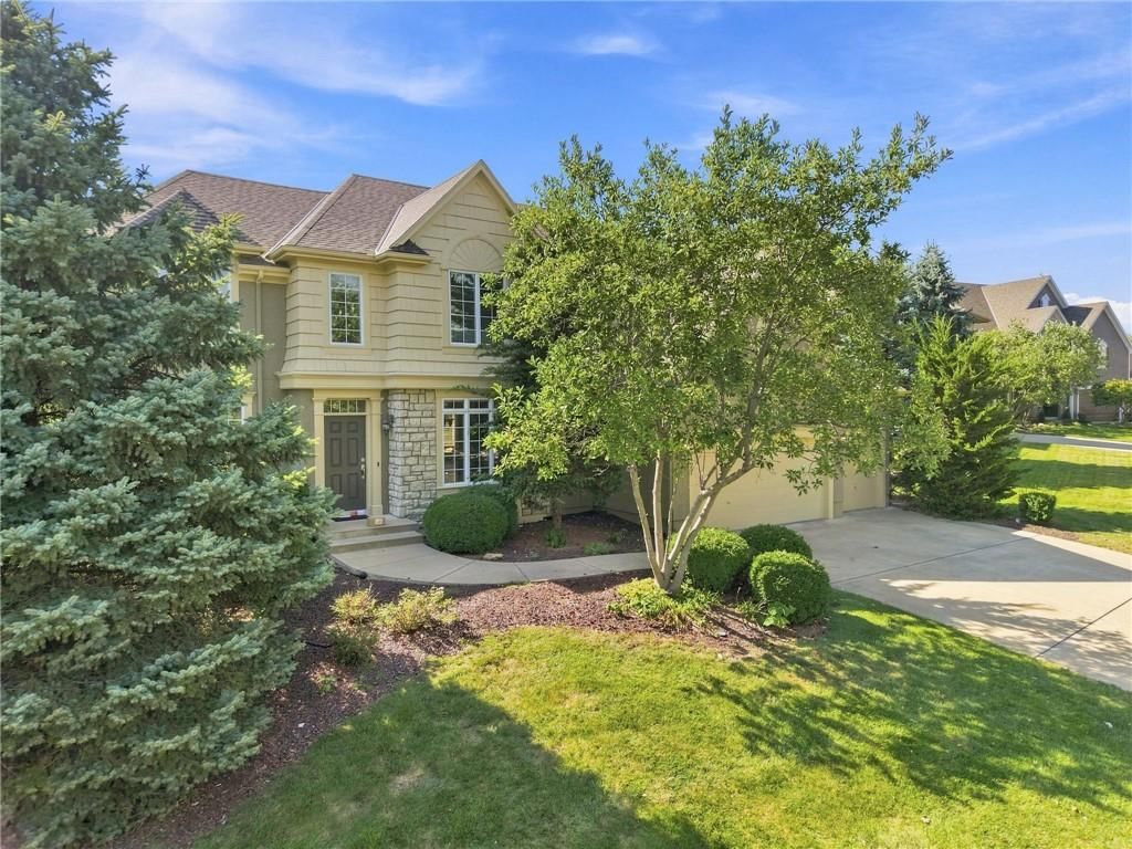 5427 W 164th Place, Overland Park, KS: listing photo 2