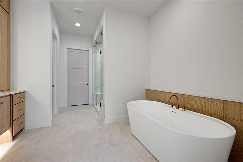 Photo 32 of 58 - 11806 W 181st Terrace, Overland Park, KS 66013