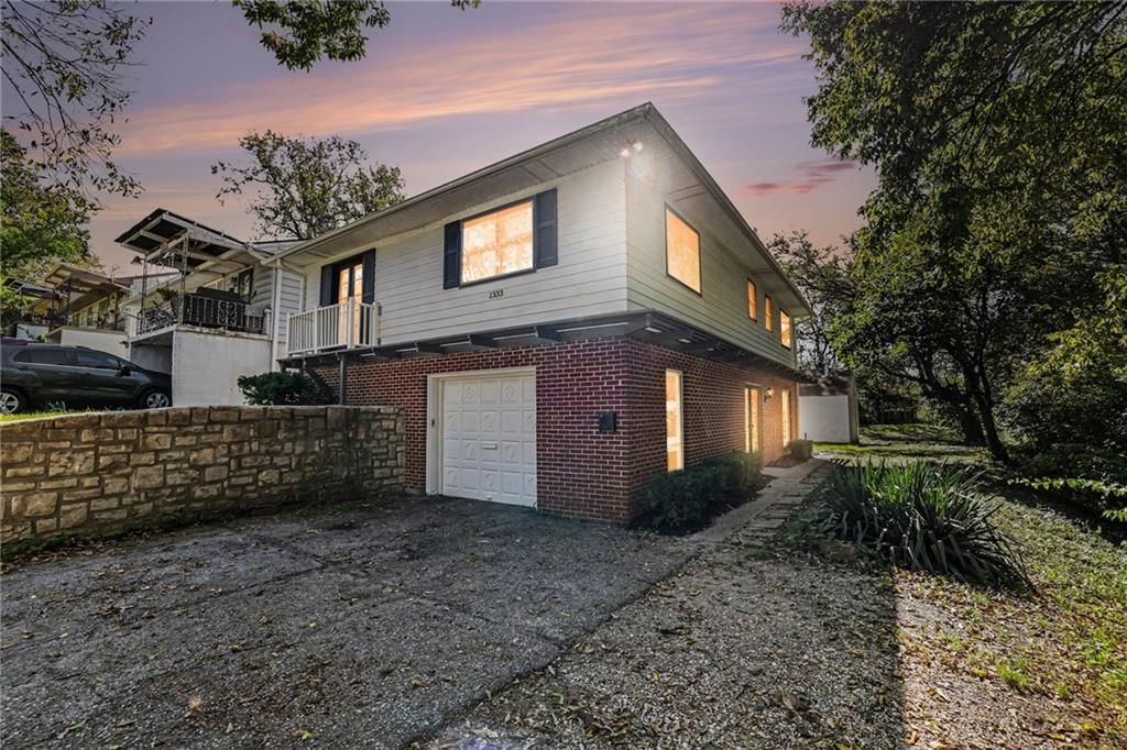 1333 E 84th Terrace, Kansas City, MO: listing photo 2