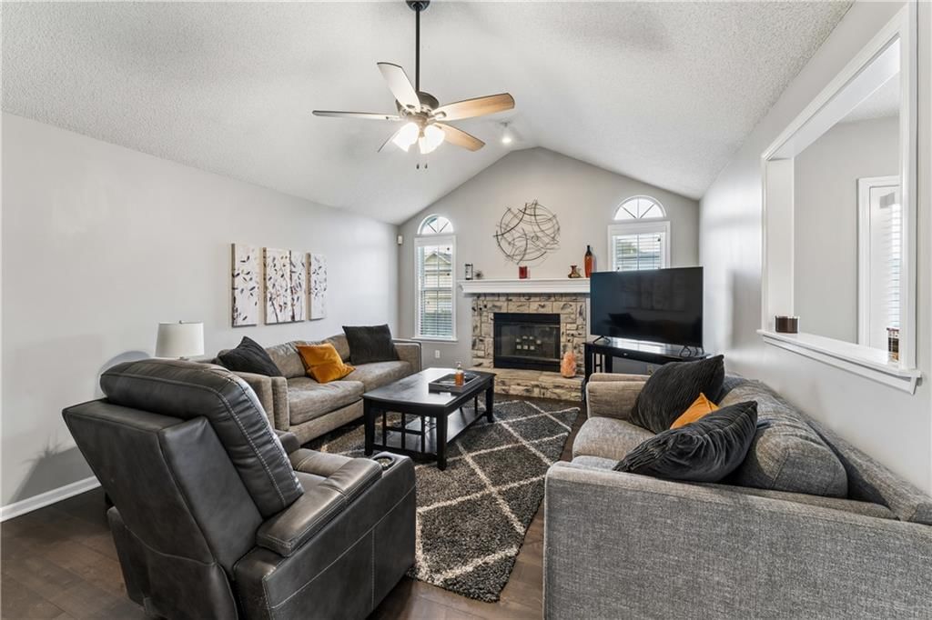 809 NE Aaron Drive — photo 8