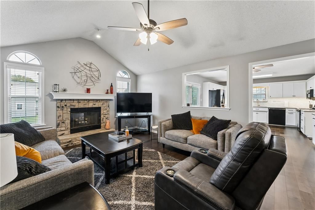 809 NE Aaron Drive — photo 9