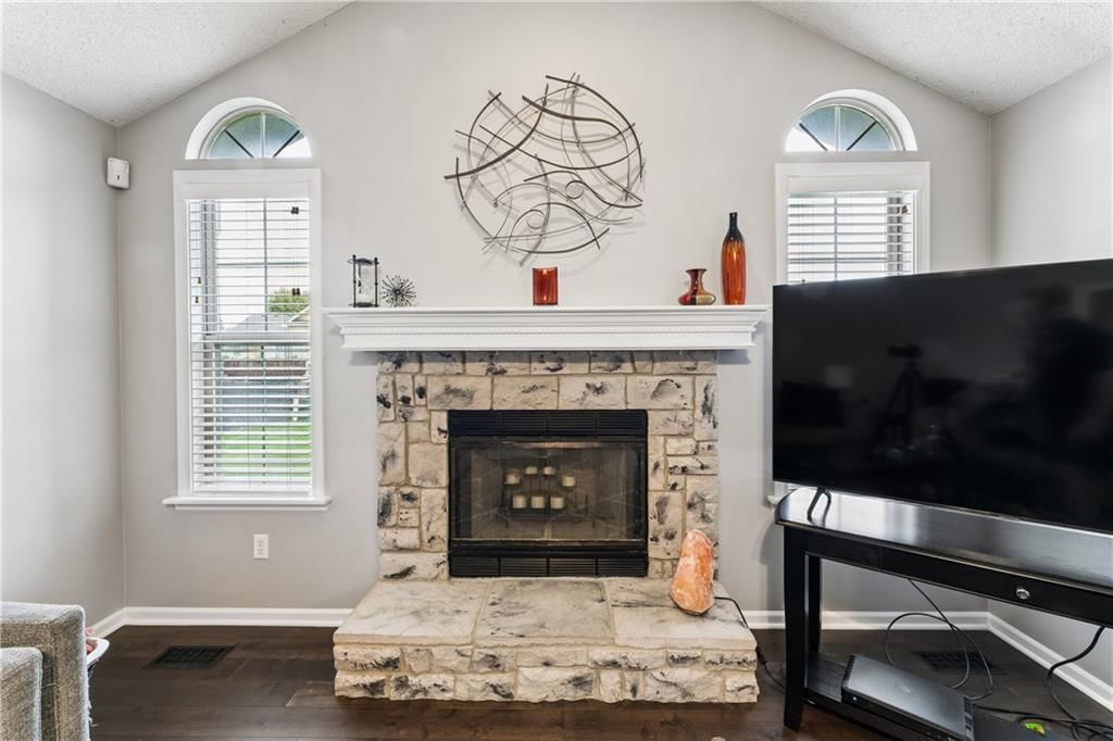 809 NE Aaron Drive — photo 10