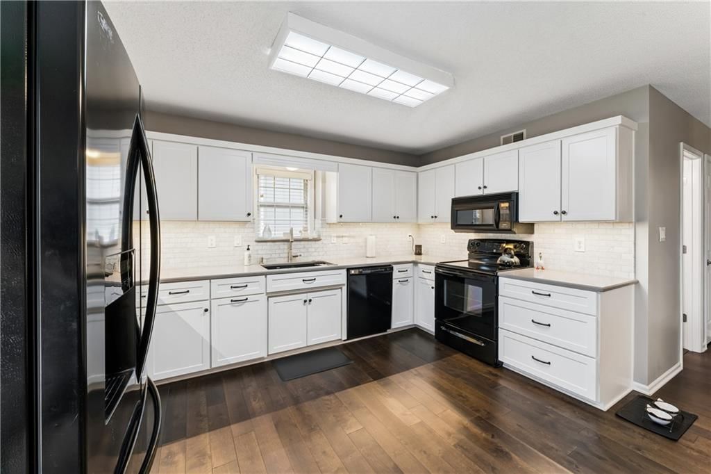 809 NE Aaron Drive — photo 13