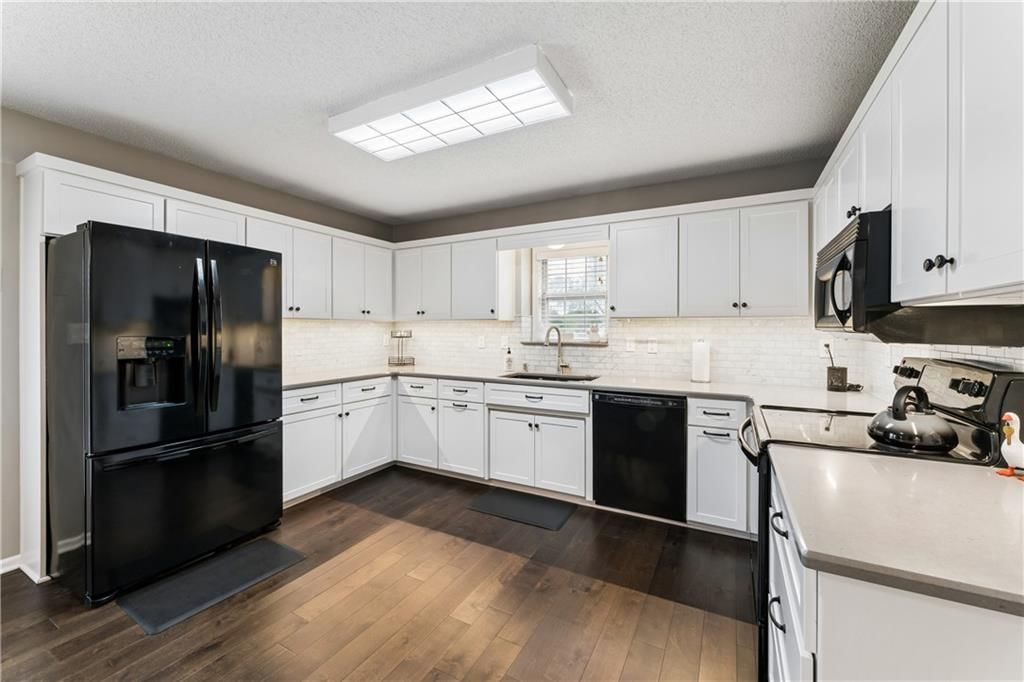 809 NE Aaron Drive — photo 14