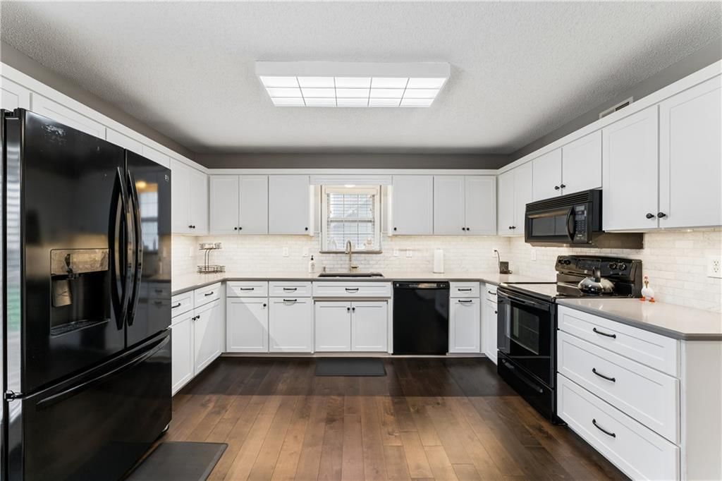 809 NE Aaron Drive — photo 17