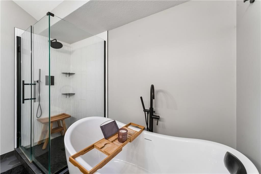 809 NE Aaron Drive — photo 25